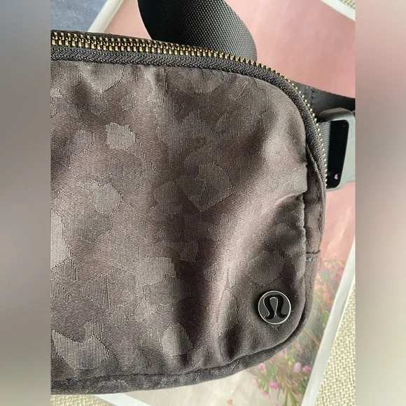 Lululemon Everywhere Belt Bag 1L In Fragment Camo Jacquard Black Deep Coal - Picture 4 of 14